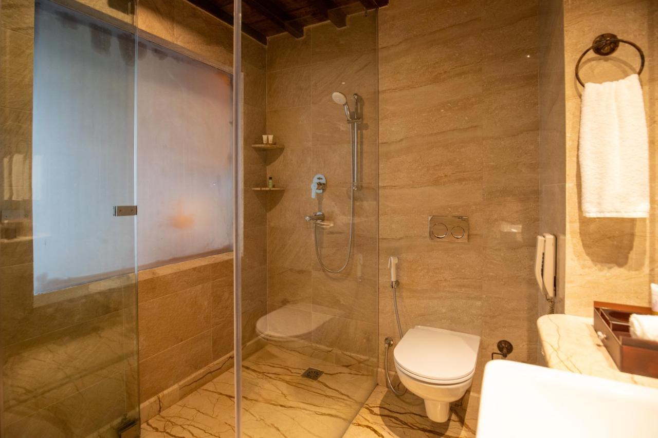 Basera Boutique Hotel Kathmandu Buitenkant foto A shower cubicle