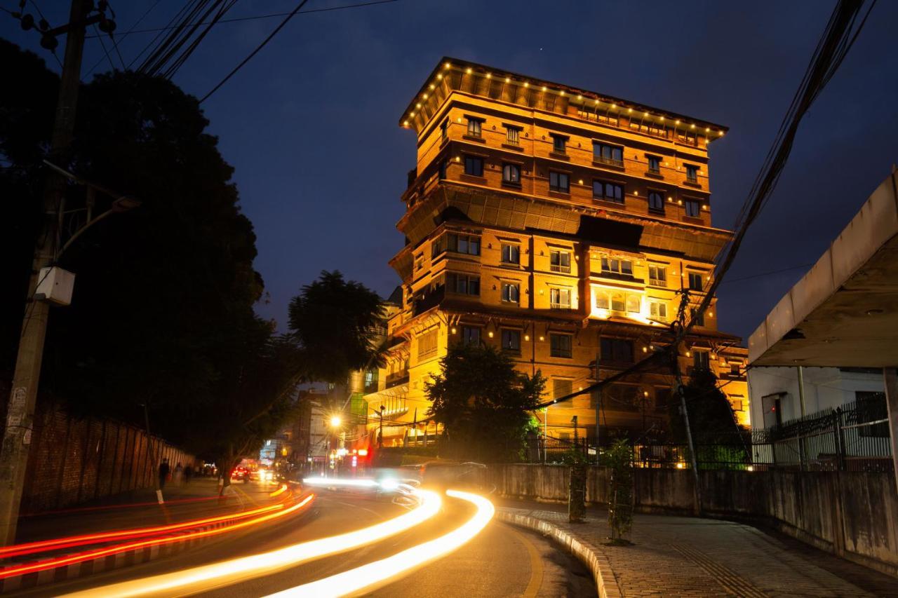 Basera Boutique Hotel Kathmandu Buitenkant foto The hotel at night