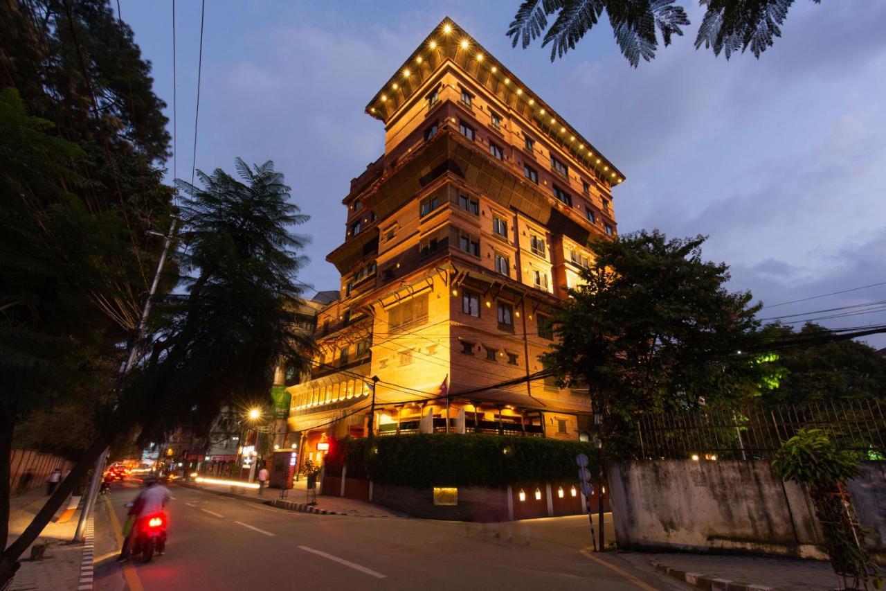Basera Boutique Hotel Kathmandu Buitenkant foto The hotel at night