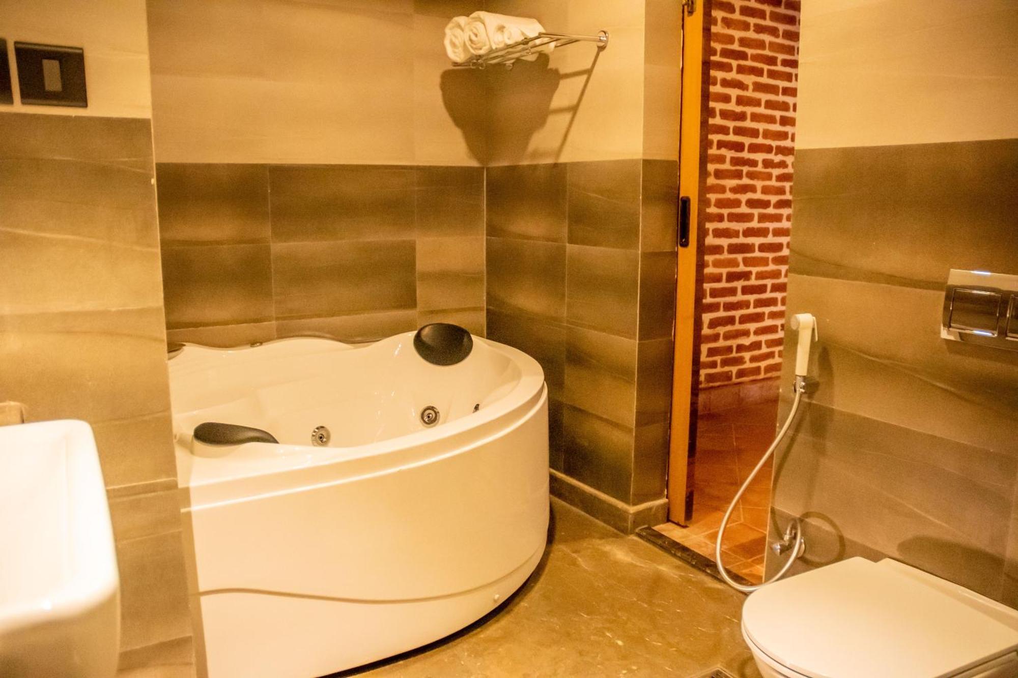 Basera Boutique Hotel Kathmandu Buitenkant foto A modern bathtub
