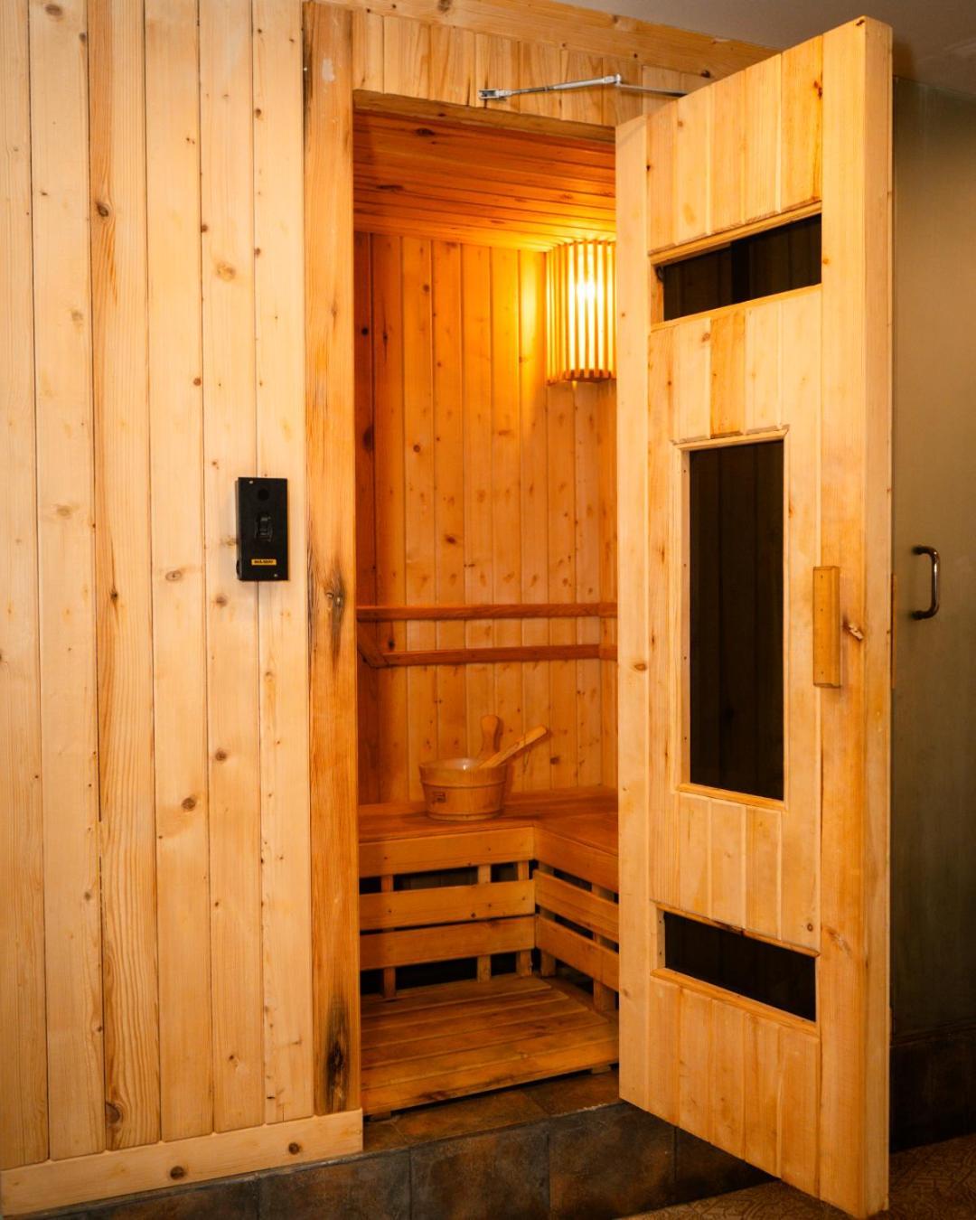 Basera Boutique Hotel Kathmandu Buitenkant foto A Finnish sauna