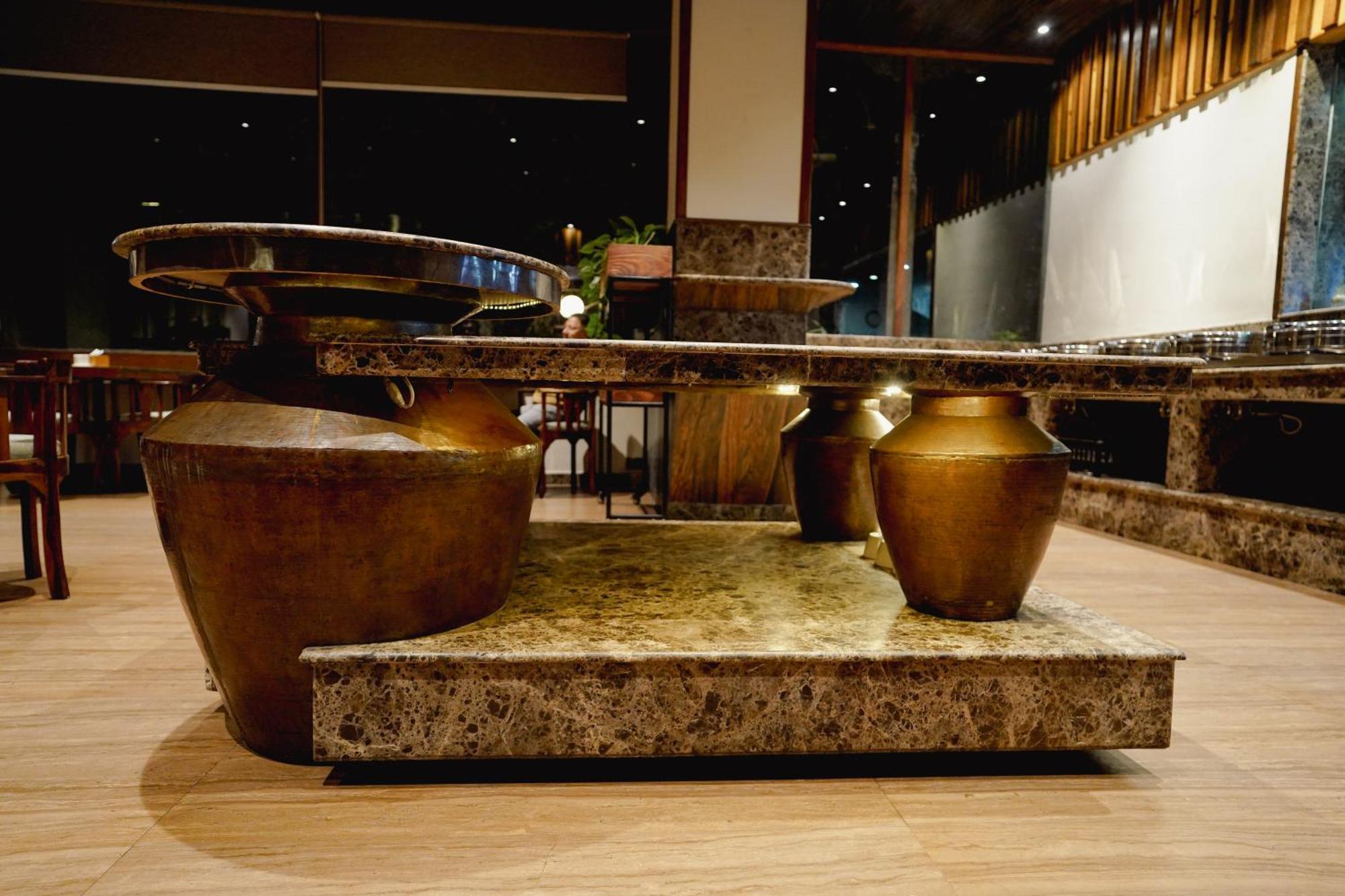 Basera Boutique Hotel Kathmandu Buitenkant foto The interior of the restaurant
