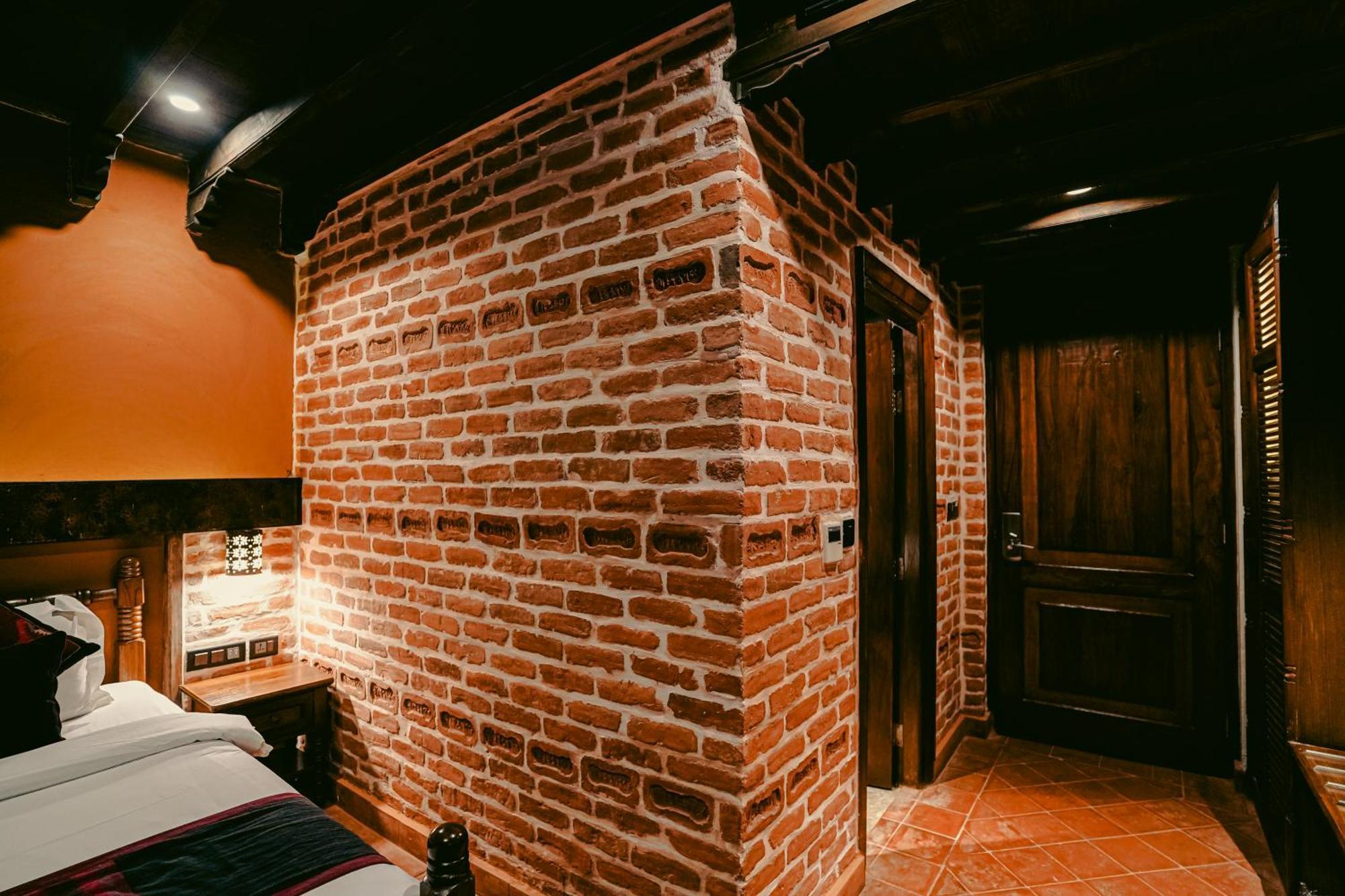 Basera Boutique Hotel Kathmandu Buitenkant foto Interior of the restaurant